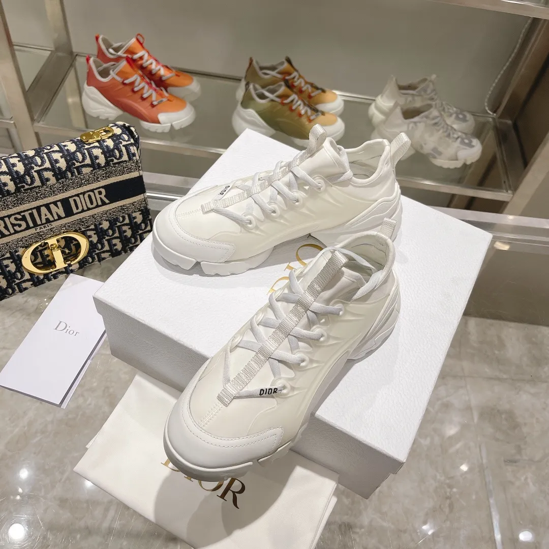 👟👟Ex-factory price👟👟Ex-factory price 460👟👟 Dior sports dad shoes, your ideal high-end quality customization, a new product created by Crusie “J’ADI*R” at the first major show of Paris Fashion Week‼ ️Molded from the original board, all details are welcome to be appraised and compared 🔥 Upper: Original imported customized Lycra surface with soft silk cowhide Inner: soft, comfortable and breathable Foot pads: cowhide injection molded feet, original molded color matching Logo webbing Original molded 3D film combination Original molded anti-slip combination outsole! Original packaging consistent! Number of yards: 35-41 yards (custom-made sizes 41 are non-refundable)